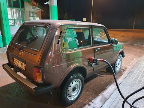 Видео: Особенности Заправки топливного бака Нивы! Реальная Вместимость бензобака Нивы! LADA 4*4