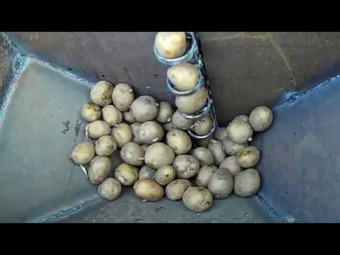 Видео: Самодельная картофелесажалка для самодельного минитрактора. Часть 1.