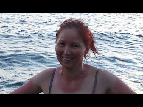 Видео: Аномальная жара. Купаемся . Креветка исчезла..