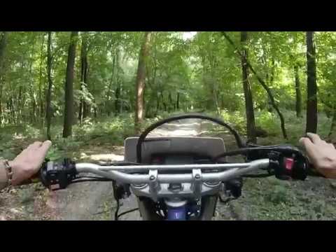 Видео: Тест-драйв Yamaha TT-R250 Open Enduro на лёгком бездорожье.