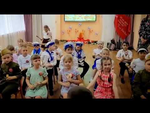 Видео: Гусли и ложки в детском саду. "Смуглянка"