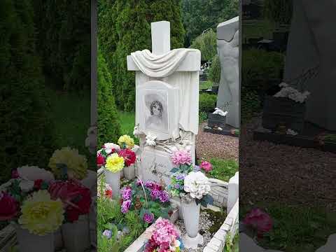 Видео: Троекуровское кладбище. Могилы известных людей.