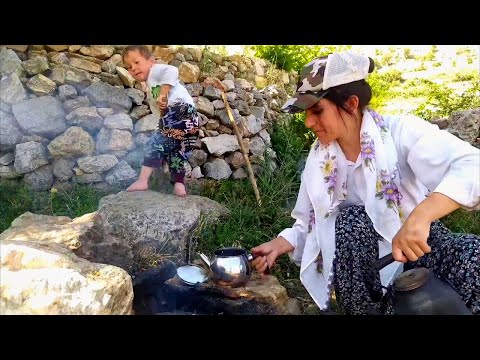 Видео: Наши посевы растут | Время рыхления | Еда и чай в поле