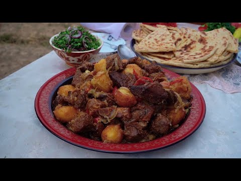 Видео: Готовим : Казан кебаб на костре | Жизнь в деревне