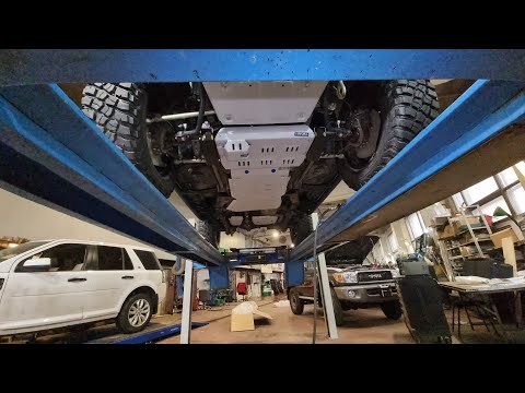 Видео: Подготовка Suzuki Jimny, защита фирма Rival, пороги ARB, стёкла на противотуманки. часть 1.