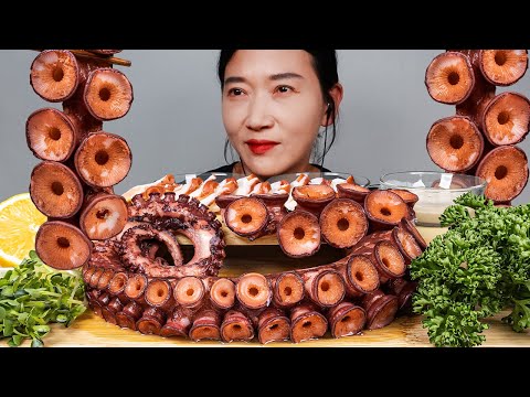Видео: АСМР ЕДА ОСЬМИНОГ мукбанг ASMR MUKBANG EATING SOUNDS
