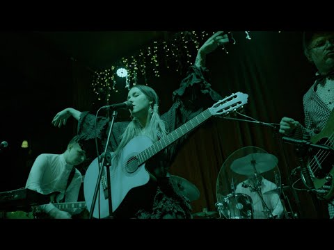 Видео: tAISh - ШАГАɅА (live in 16 тонн Арбат)