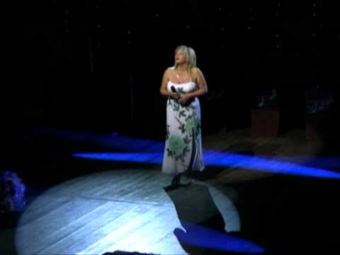 Видео: Помолимся за родителей - Надежда ЧУЕНКОВА