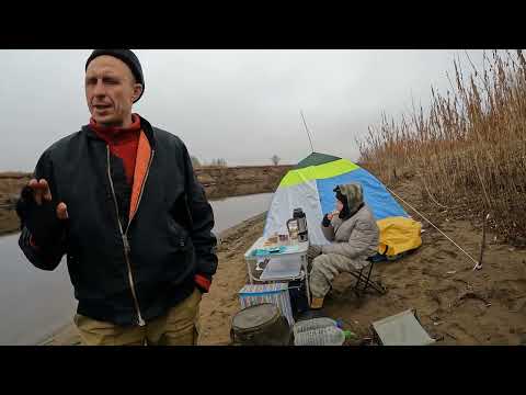 Видео: Рыбалка, река Сосьва, осень 25 октября 2024. Налим, язь, щука на жерлицы. 1 серия.
