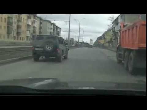 Видео: Дороги Екатеринбурга. Обзор "неровностей". Почему машины грязные практически всегда.