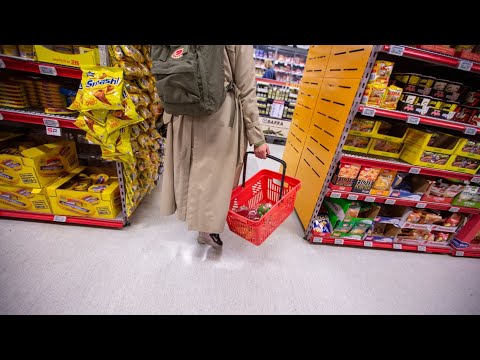 Видео: Что можно купить на среднюю зарплату в Норвегии. Считаем и изучаем цены.