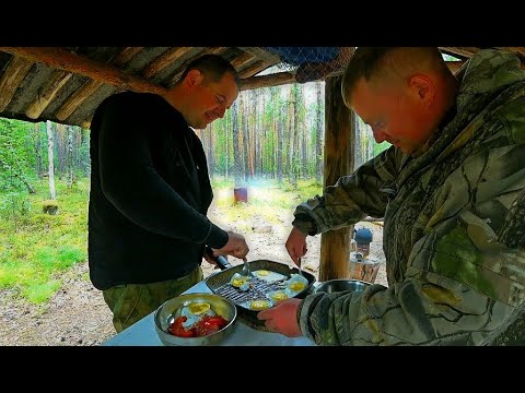 Видео: Живём в тайге, ловим рыбу! Трофейная ЩУКА устроила цирковое представление! Готовим хариуса на ужин.