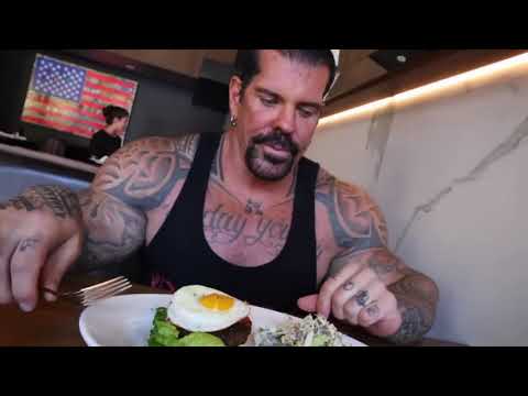 Видео: Принципы питания и философия Рича Пиана.