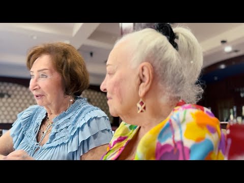 Видео: Девочкам подали горячее :мясо , рыбу, вареники с вишней #usa 🇺🇸