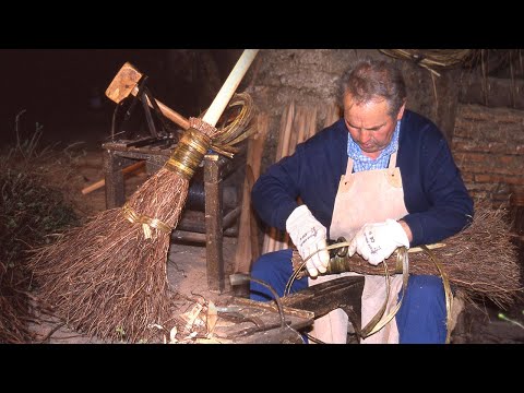 Видео: Веники ручной работы из вереска, ежевики и дерева. Традиционная разработка шаг за шагом