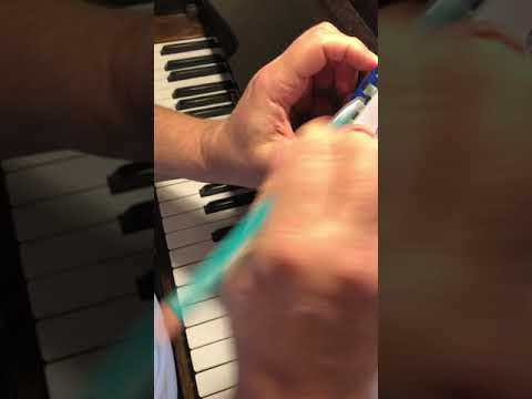 Видео: Фрагмент урока online. Bach Kleine Präludium 8 F dur aus Zwölf Kleine Präludien