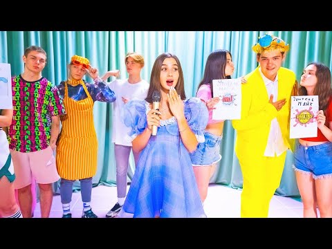 Видео: КОНКУРЕНЦИЯ В УЧИЛИЩЕ 🏆 Кой е най-красивият момче в училище? Мажоретките избират най-якото момче!