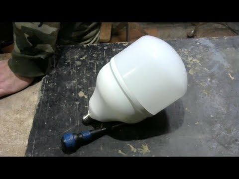 Видео: Ремонт гигантской лампочки...