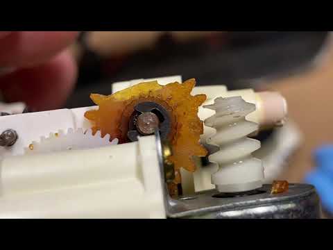 Видео: Porsche 944 — как починить сломанный одометр