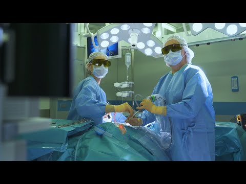 Видео: Трансназальная эндоскопическая пластика ликворной фистулы в Ильинской больнице и отзыв пациентки