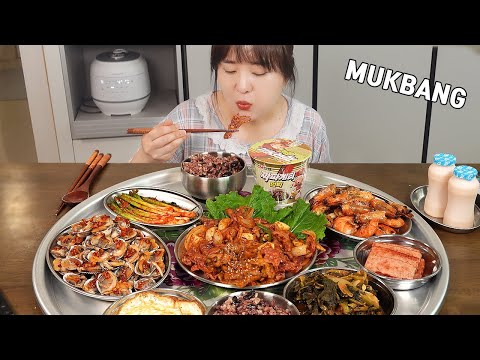 Видео: Mukbang :) Он наполнен вкусной корейской едой.