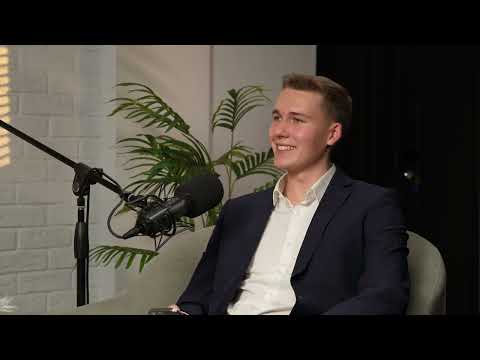 Видео: Иван Брикульский. О конституционном праве, аспирантуре и Гарри Поттере.