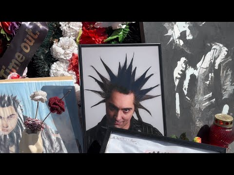 Видео: Как сегодня выглядит могила лидера группы Король и Шут после скандалов о вандализме / 21 июня 2024
