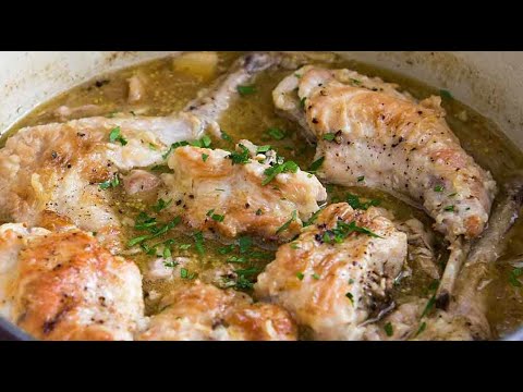 Видео: Кролик тушкований в сметані 😘 Rabbit in sour cream.