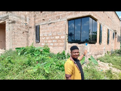 Видео: Цена на безрамные окна черного цвета, со штангой, сеткой и рамами в Бенин-Сити, Нигерия.