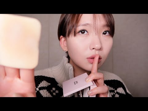 Видео: ASMR | Подруга тайно делает макияж в библиотеке 🤫📚
