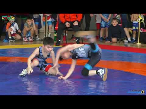 Видео: Видеокадры с соревнований по вольной борьбе.