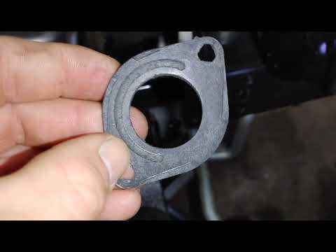 Видео: Замена карбюратора John Deere E100