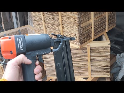 Видео: Підготовка до сезону 2023.Вулик з очерету.Тестування Степлера Дніпро М