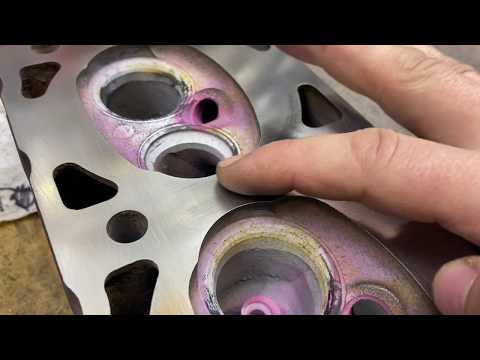Видео: Полировка и выравнивание головок двигателя в домашних условиях с помощью наждачной бумаги