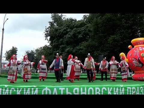Видео: Выступление фольклорных коллективов на Соборной площади в городе Вязники