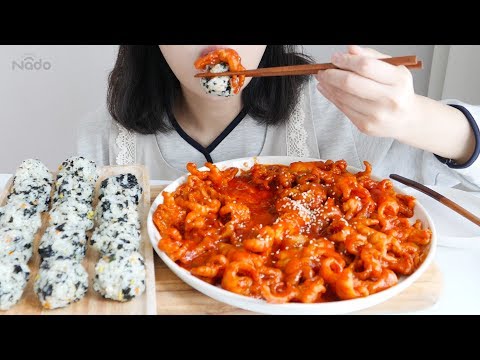 Видео: Куриные ножки без костей едят ASMR _ настоящий звук Mukbang есть шоу