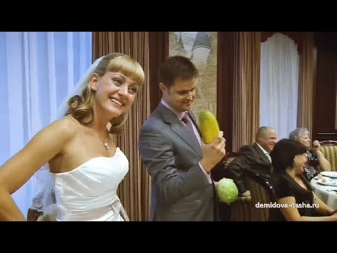 Видео: Вот вам огурец, чтоб жених скорей стал отец! Смешное поздравление с овощами | 100 пудов ИЗЮМА