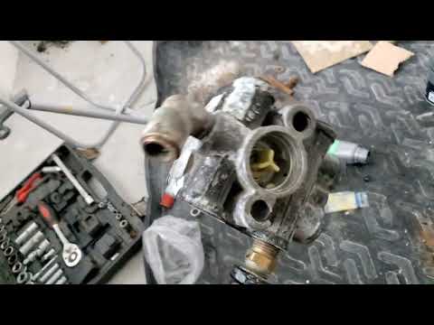 Видео: Ремонт крана ускорителя тормозной системы, передней оси Volvo VNL 780