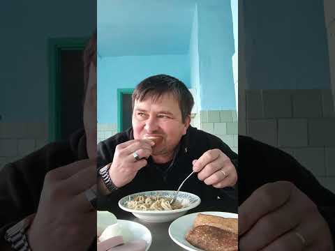 Видео: Кушаю спагетти с поджаркой ням ням😋