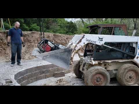 Видео: Жизнь в США. Снёс столб. Сделал водопровод.