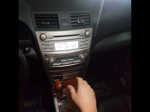 Видео: Снять магнитолу ГУ Toyota Camry 40