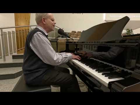 Видео: Пианист потерявший зрение в детстве Генрих Эннс. Песня на стихи Веры Кушнир.