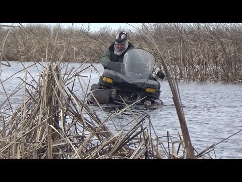 Видео: Разведка. Первая рыбалка по жидкой воде.Рыба есть.