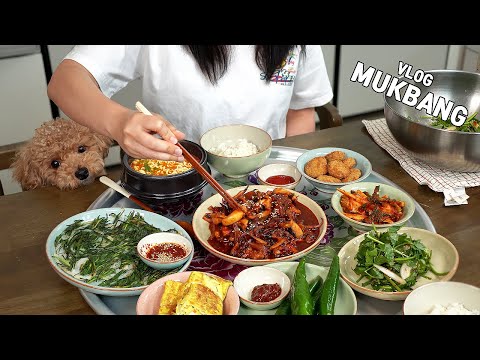 Видео: Кулинарный и Мукбанг Влог :) Домашняя острая жареная кальмара, блинчики с чесноком, сочные пельмени