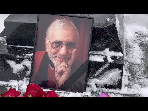 Видео: Как сегодня выглядит могила режиссёра сценариста Виктора Мережко /Троекуровское кладбище 30.01.2024