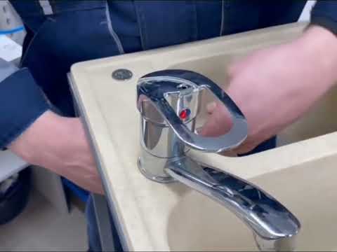 Видео: Установка бутылочного сифона Б-45079 (Б-4507) на мойку с переливом на кухне.