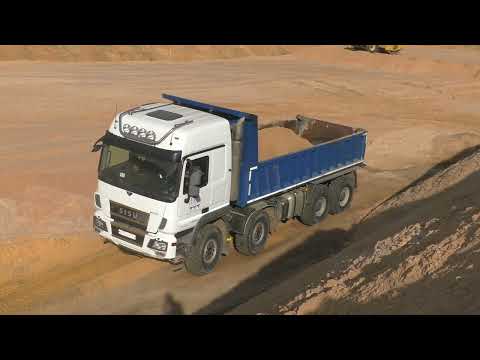 Видео: Редкие финские самосвалы Sisu Polar 8x8 перевозят песок, часть 1