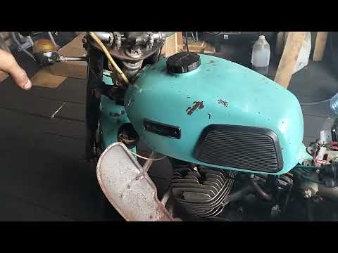 Видео: Стоял 16 лет!!! Иж Юпитер 4 1982года ОЖИВЛЕНИЕ!!!