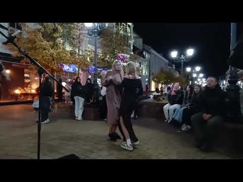 Видео: 16.10.2024 Brest Belarus...  Уличные музыканты/Street musicians... Walks with Victoria