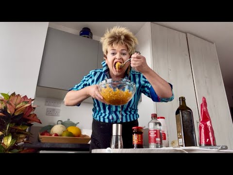 Видео: Голодная Женщина: Любимая закуска из капусты за 5 минут! Пребиотик, Бабочки в Животе, ШУРА СТОУН !